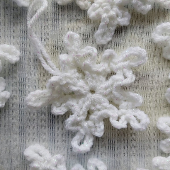 Crocheted snowflake ornaments - Picture 6 of 7